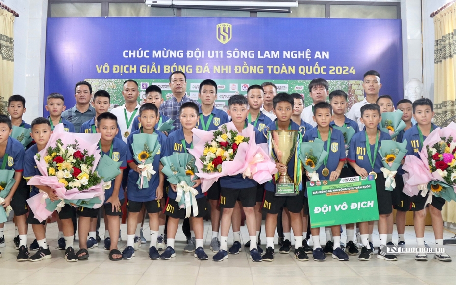Vô địch Giải Bóng đá Nhi đồng toàn quốc, U11 Sông Lam Nghệ An nhận thưởng gần nửa tỷ đồng