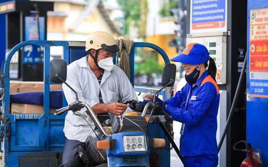 Giá xăng dầu giảm mạnh, RON95 xuống dưới 22.000 đồng/lít