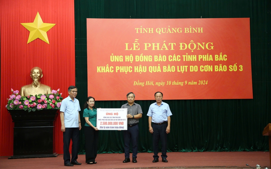 Sau ngày đầu huy động, Quảng Bình hỗ trợ gần 5 tỷ đồng cho người dân vùng bão lụt miền Bắc