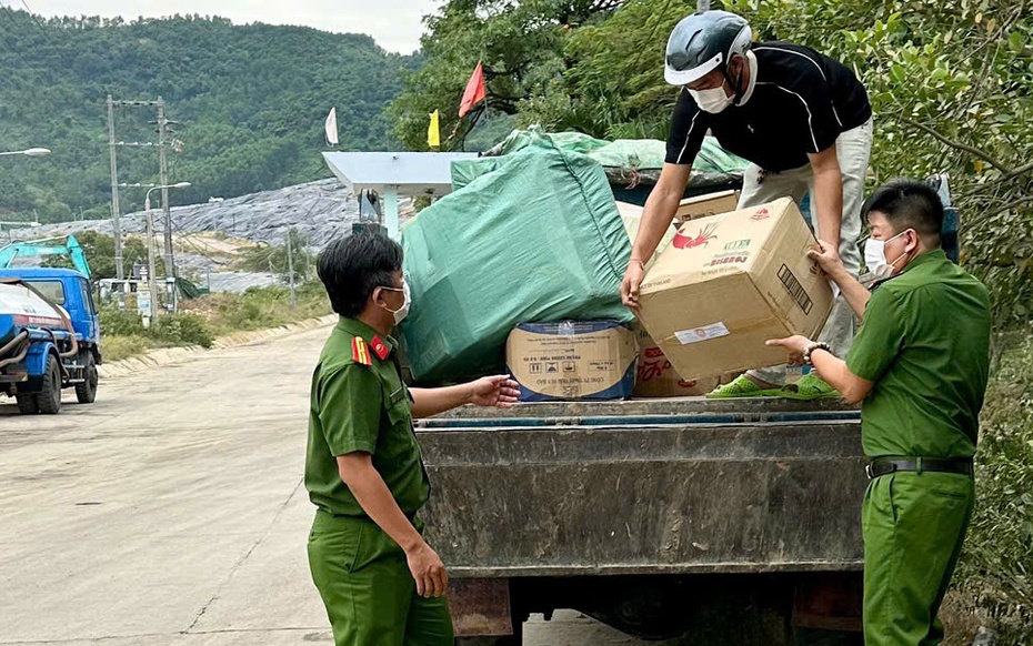 Công an Đà Nẵng tiêu hủy gần 10.000 bánh Trung thu