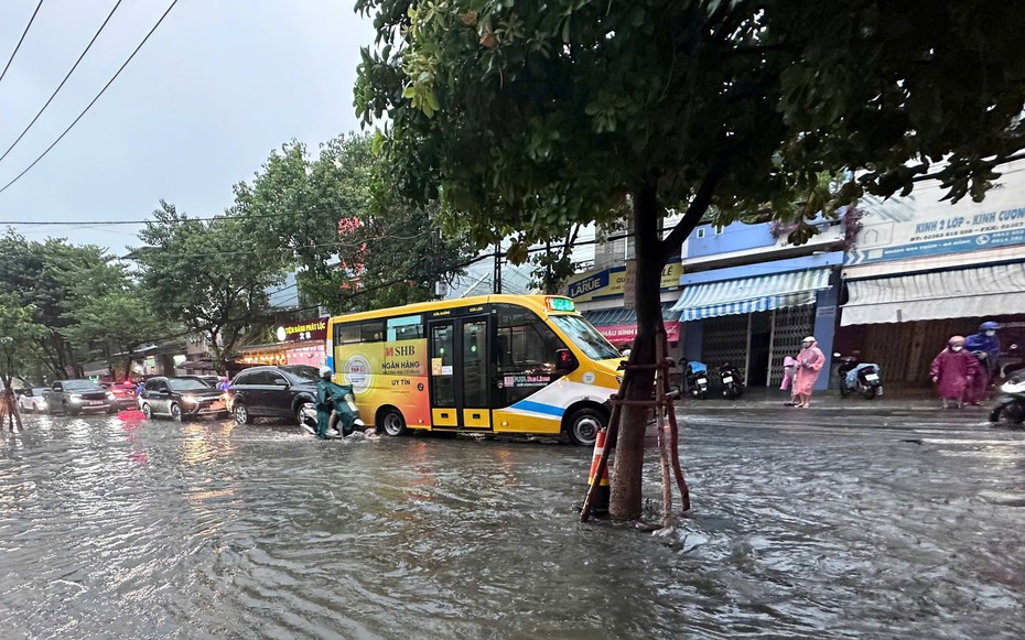 Đà Nẵng: Nhà trường chủ động đề xuất cho học sinh vùng ngập nghỉ học