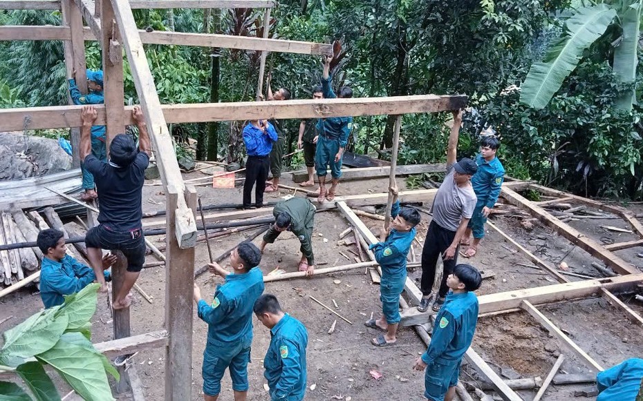 Hàng chục ngôi nhà bị nứt, nhiều tuyến đường ở Quảng Nam sạt lở do mưa lớn