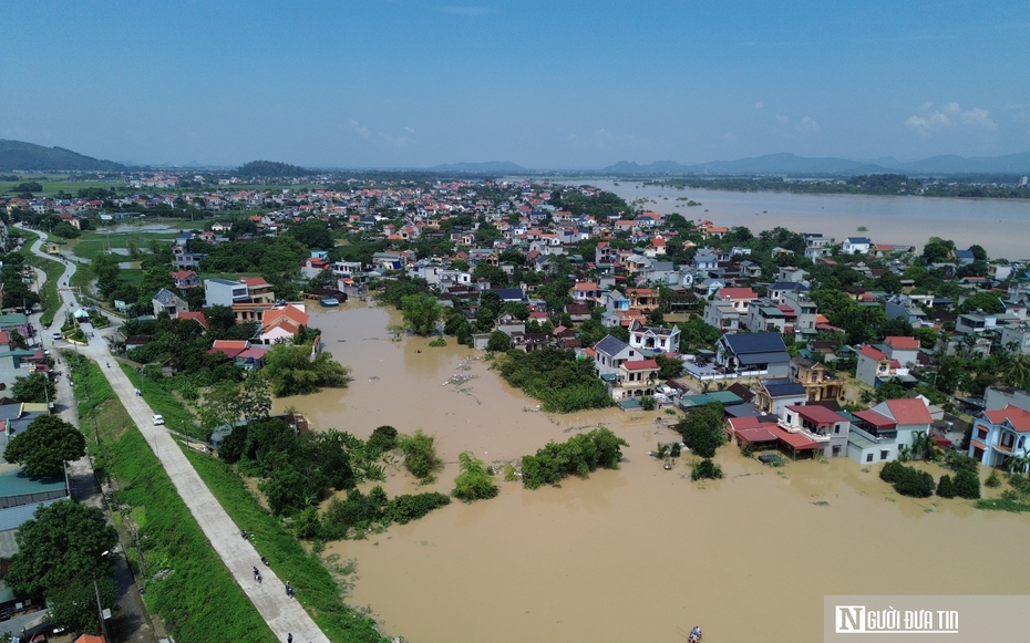 Toàn cảnh: Lũ lụt dâng cao, hàng nghìn hộ dân ở Thanh Hóa chìm trong "biển" nước