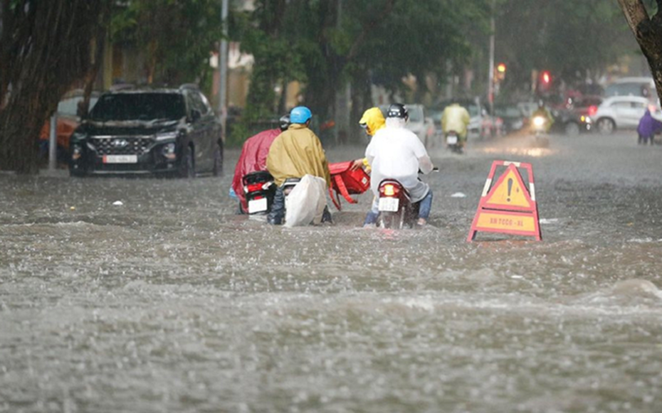 Dự báo thời tiết ngày 25/9/2024: Rãnh áp thấp gần Biển Đông gây mưa to, liệu đất liền có ảnh hưởng?