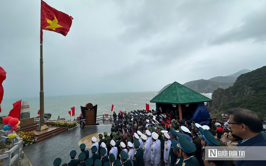 Phú Yên: Xúc động lễ chào cờ đầu năm và đón những vị khách đầu tiên tại Mũi Điện