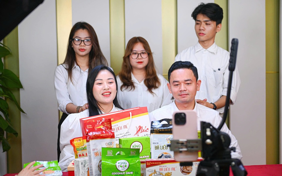 Hương Tết, hồn quê trong vị bánh khô mè Bà Liễu Mẹ