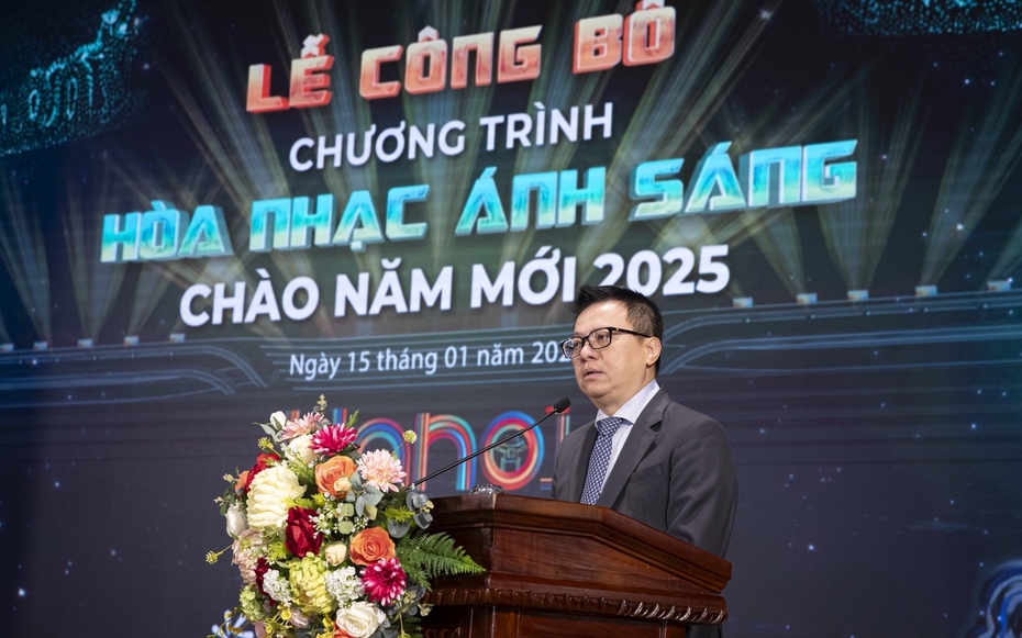 "Bữa tiệc âm nhạc - ánh sáng" chào đón năm mới 2025 tại Hà Nội