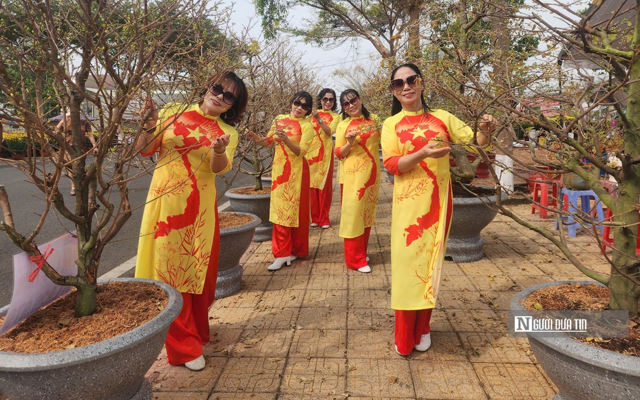 "Check-in" chợ hoa Xuân Bình Phước