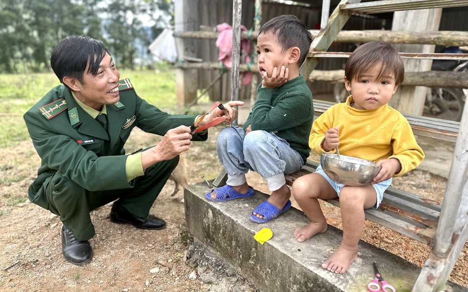 Người thầy giáo mang quân hàm xanh