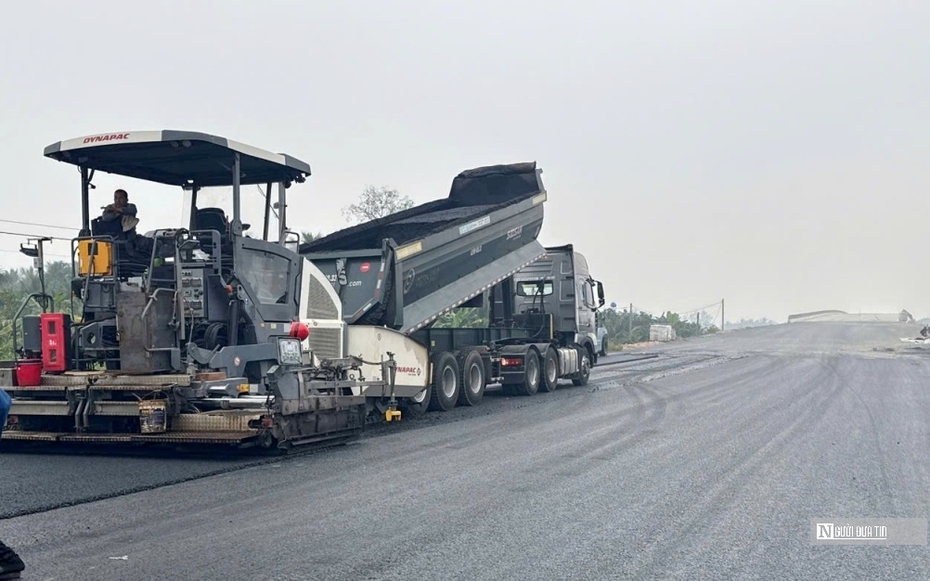 Hối hả thi công cầu Rạch Miễu 2 ngày giáp Tết