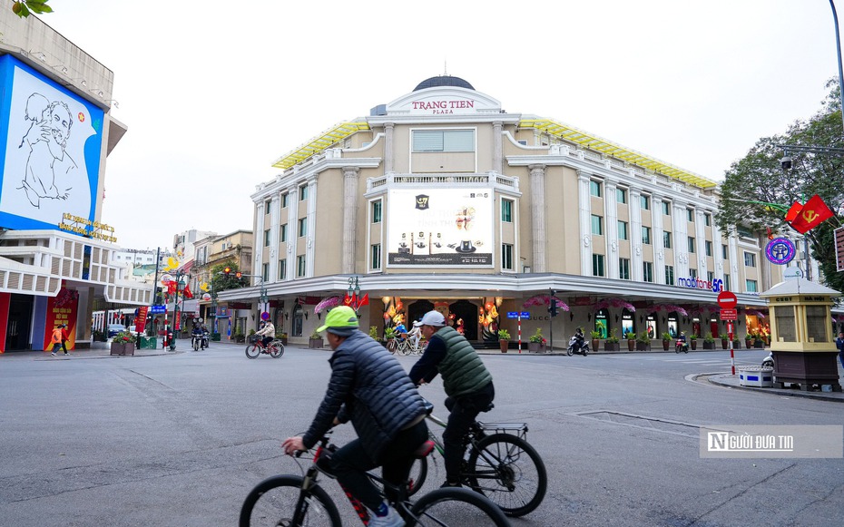 Những khung cảnh hiếm thấy ở Hà Nội trong ngày cuối năm Giáp Thìn