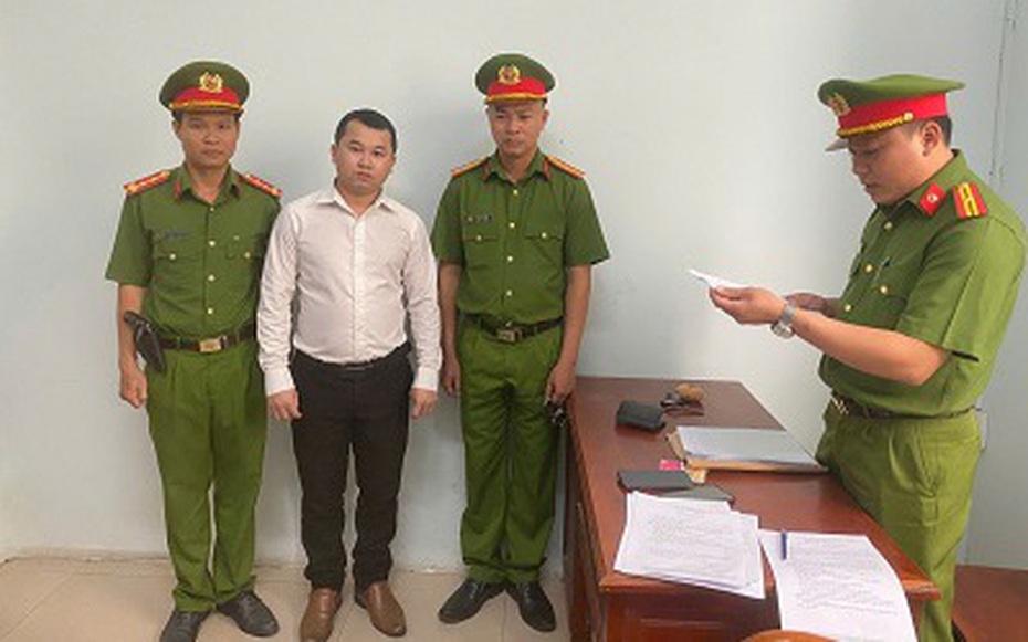 Bắt cựu nhân viên ngân hàng lừa đảo chiếm đoạt tiền