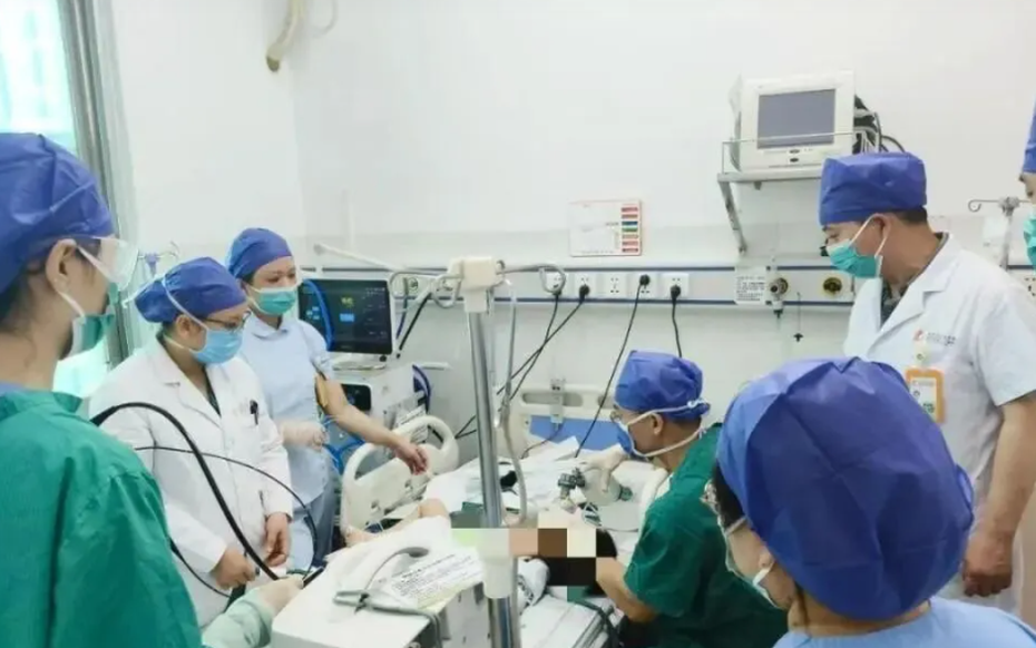 Bé trai 2 tuổi suýt tử vong sau khi ăn súp nóng