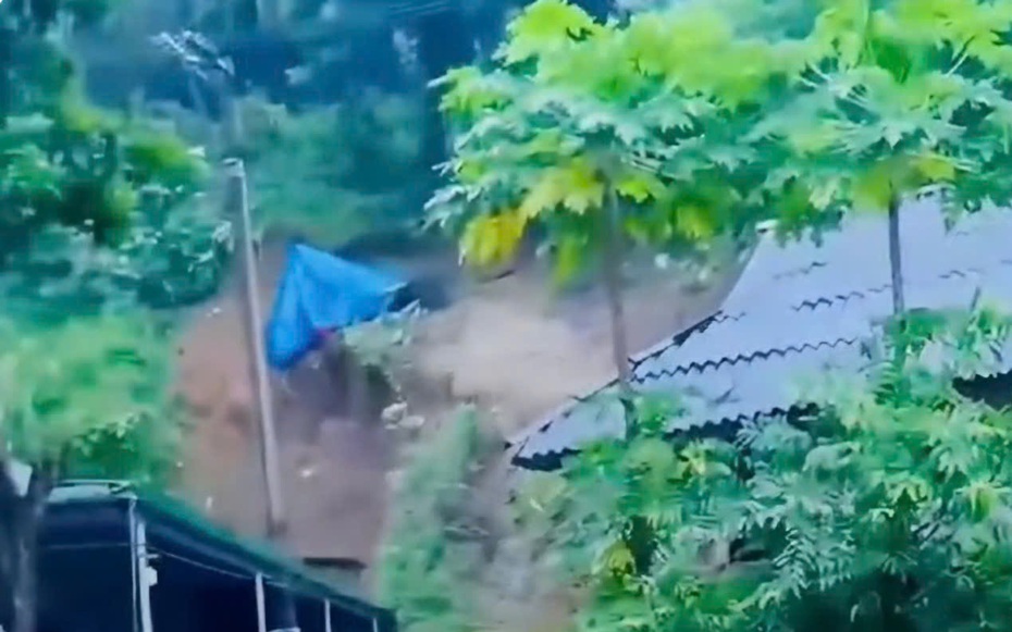 Clip: Sạt lở núi đè sập ngôi nhà sàn ở Thanh Hóa