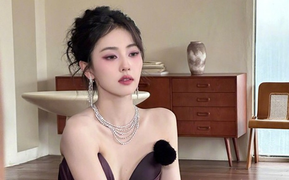 "Mỹ nhân đẹp nhất Vbiz" mắc bệnh lạ, sức khỏe suy kiệt nghiêm trọng gây lo lắng