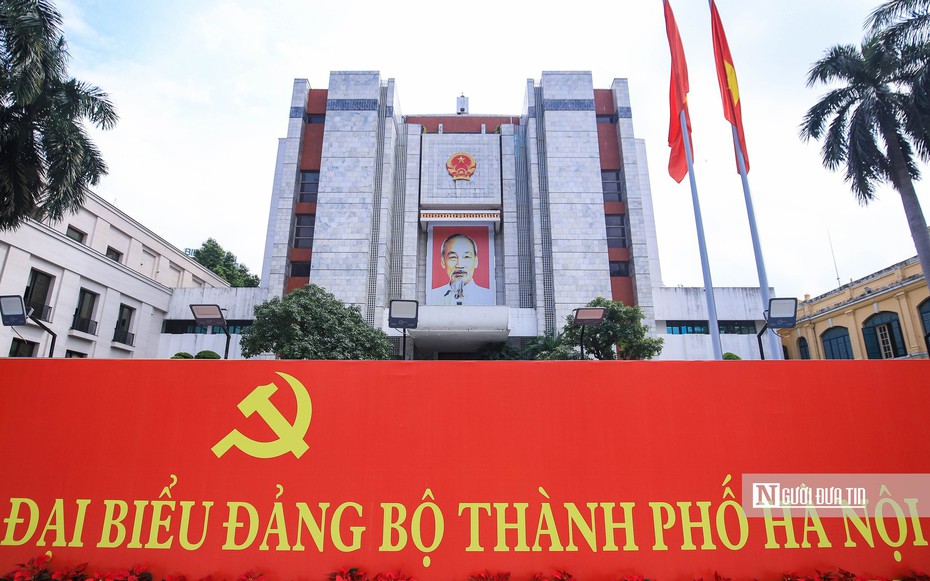 Hà Nội rợp cờ hoa chào mừng Đại hội Đảng bộ Thành phố lần thứ XVIII