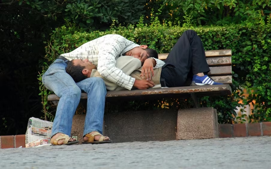 Bí ẩn ngôi làng kỳ lạ, người dân ngủ gật bất kể lúc nào