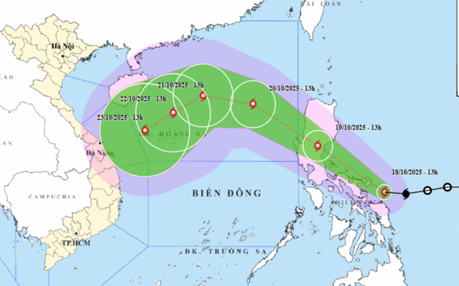 Bão số 12 di chuyển nhanh vào Biển Đông, đột ngột ngoặt hướng