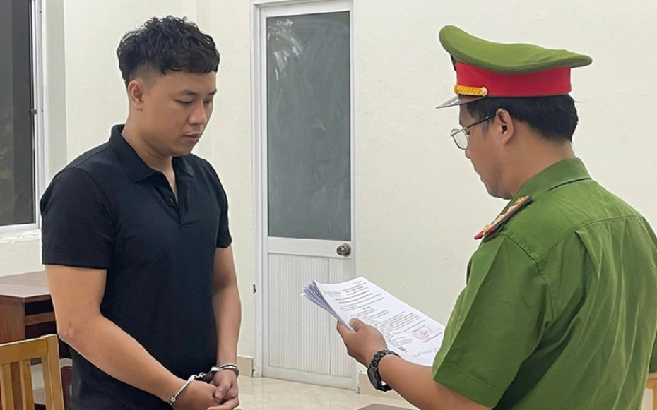 Bản tin 20/10: Công an "dỏm", chuốc say rồi hiếp dâm thiếu nữ đã bị bắt