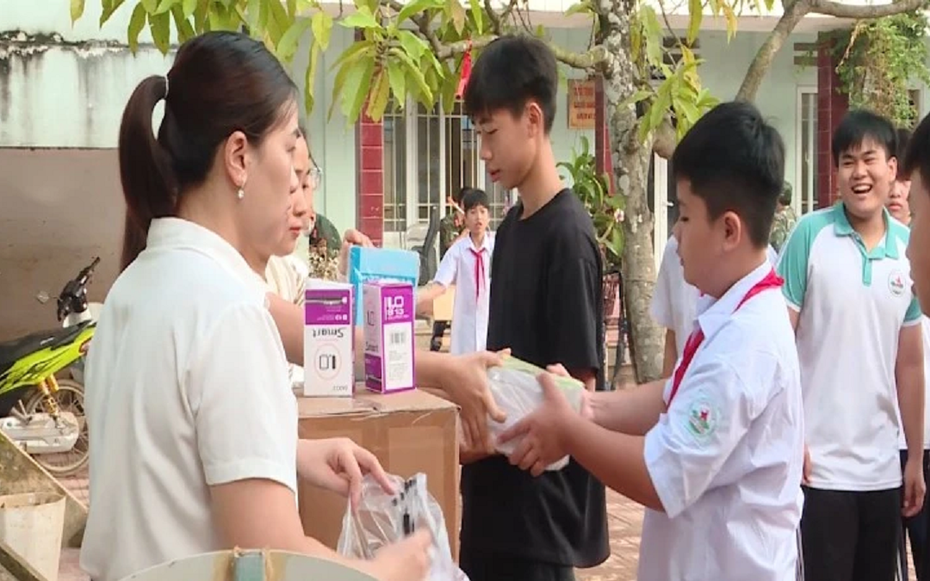 Bộ GD&ĐT cấp bổ sung 3.600 bộ sách cho Thái Nguyên sau thiệt hại do bão