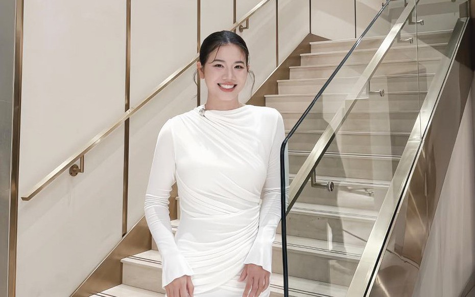 "Tiểu tiên cá" Ánh Viên xinh đẹp, dịu dàng