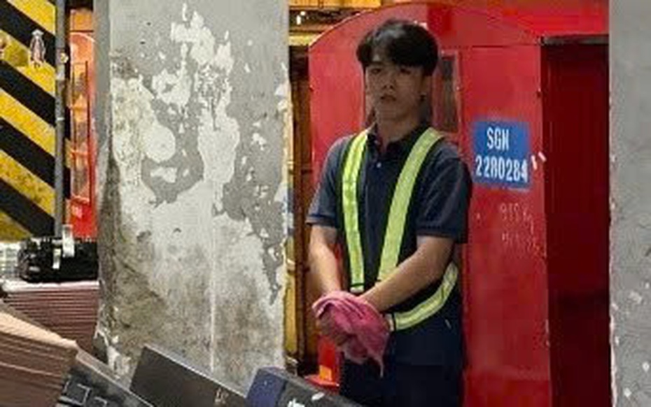 Bắt nhân viên một hãng hàng không trộm tiền trong hành lý ký gửi