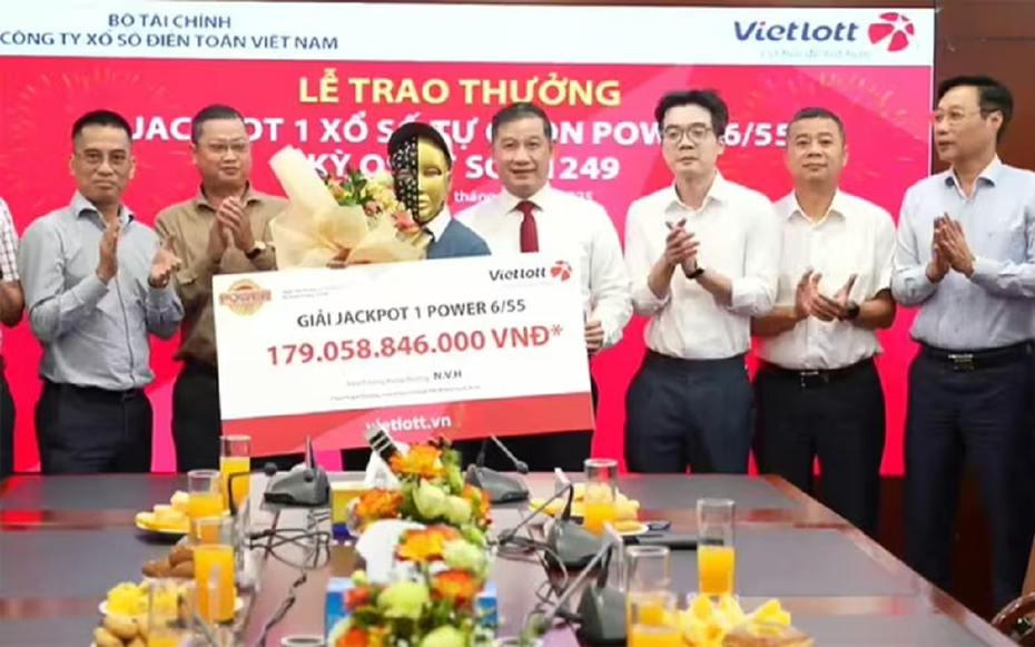 Bản tin 21/10: Lộ diện người trúng độc đắc Vietlott hơn 179 tỷ đồng
