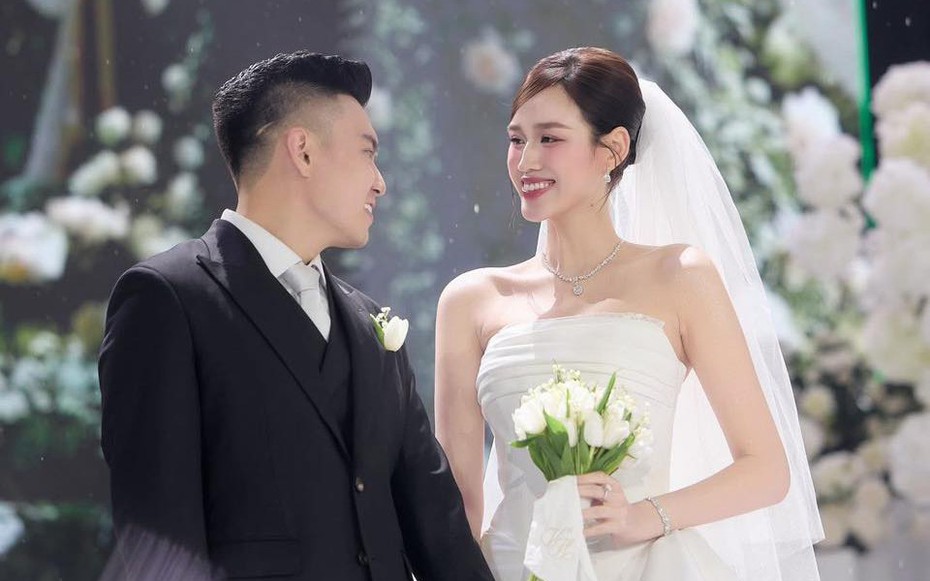 Bó hoa cưới "đắt đỏ" của Hoa hậu Đỗ Hà gây chú ý