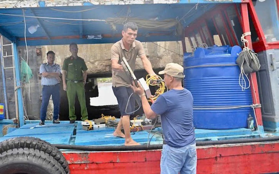 Tự tháo thiết bị giám sát hành trình tàu cá để khai thác hải sản trái phép