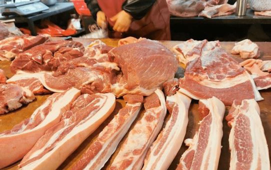 Chồng đâm vợ trọng thương vì đi chợ mua được thịt lợn giảm giá