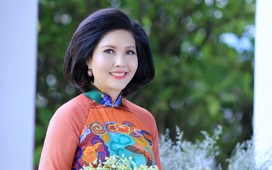 Nữ danh ca nức tiếng: Trải qua nhiều sóng gió, gánh bao miệt thị của người đời