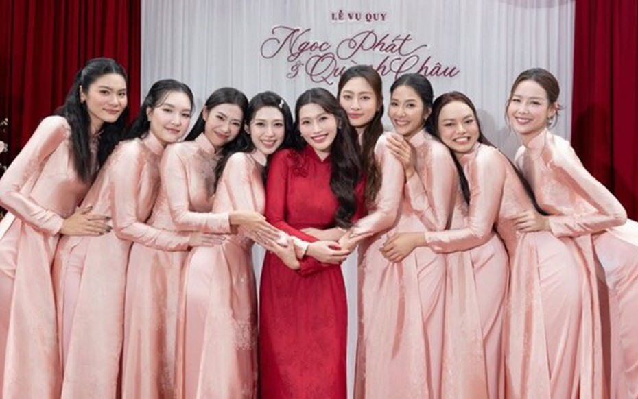 Dàn phù dâu "cực chất" trong lễ vu quy của nàng Hậu Chế Nguyễn Quỳnh Châu