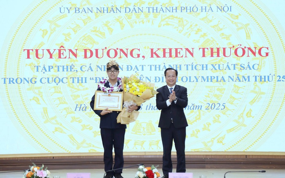 Hà Nội tặng Bằng khen và thưởng 50 triệu đồng cho quán quân Đường lên đỉnh Olympia