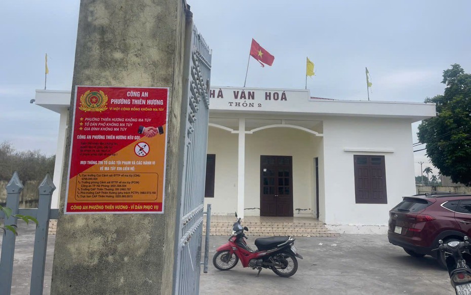 Lý do người đàn ông trốn trong nhà văn hóa, lên mạng cầu cứu lúc tối muộn