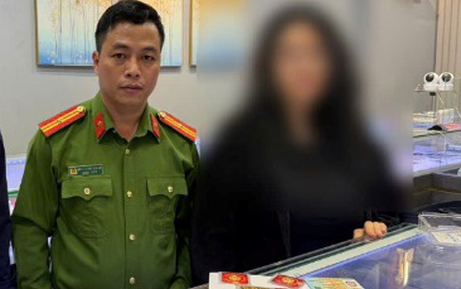 Cô gái 19 tuổi đi bán vàng với biểu hiện lạ, công an lập tức mời về trụ sở