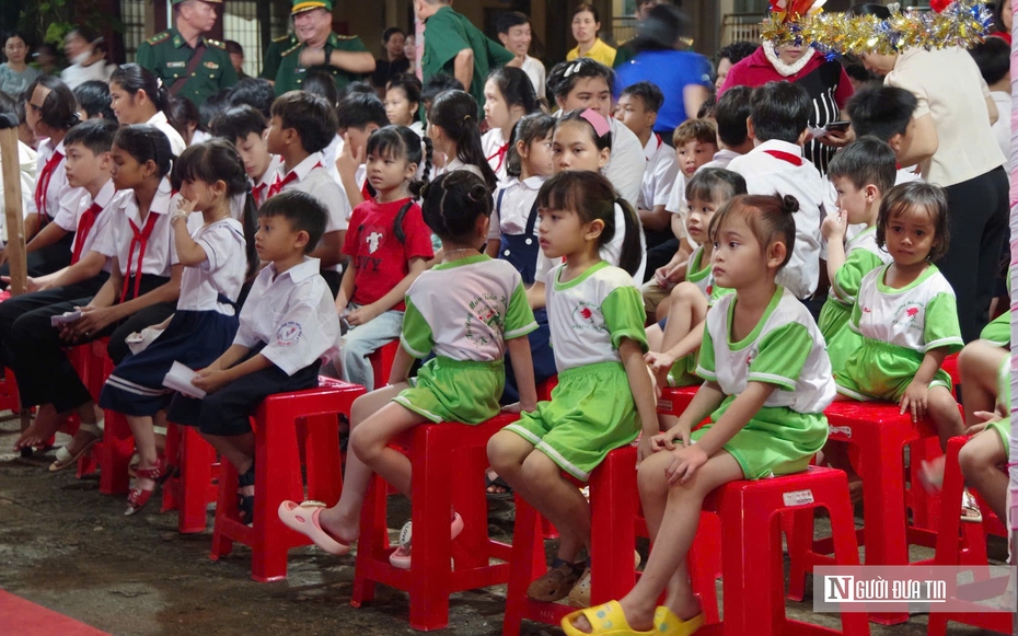 Ấm áp Trung thu nơi biên giới