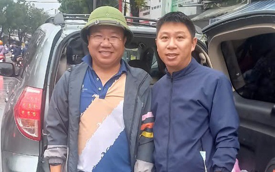 Những “người hùng” đằng sau bức ảnh sản phụ bị vỡ ối giữa nước lũ ở Huế