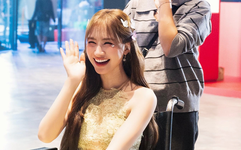 Hòa Minzy khiến khán giả lo lắng khi gặp chấn thương phải ngồi xe lăn