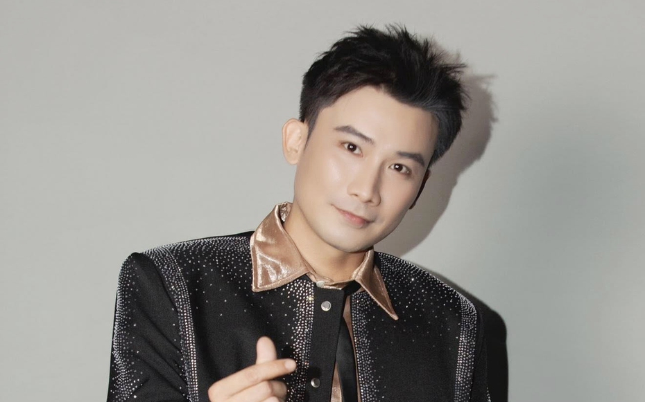 "Hoàng tử lai Thái" nhan sắc U40 làm say lòng bao khán giả