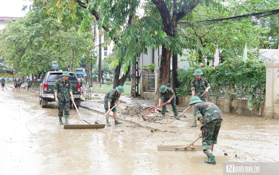 Giữa lũ dữ, sáng mãi tinh thần Bộ đội Cụ Hồ trên đất Huế