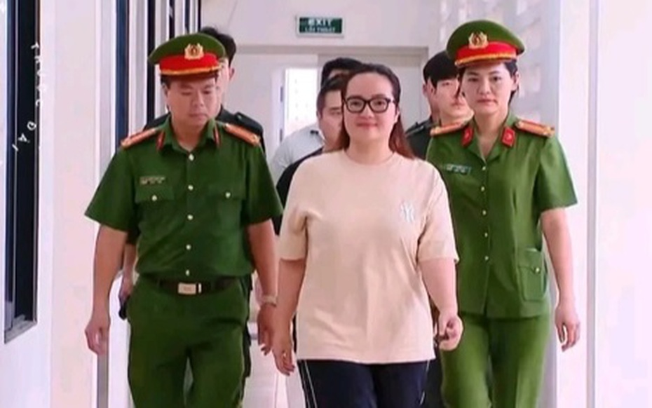 "Trùm livestream" Hoàng Hường: Từ quảng cáo "nổ" đến loạt phát ngôn gây phẫn nộ