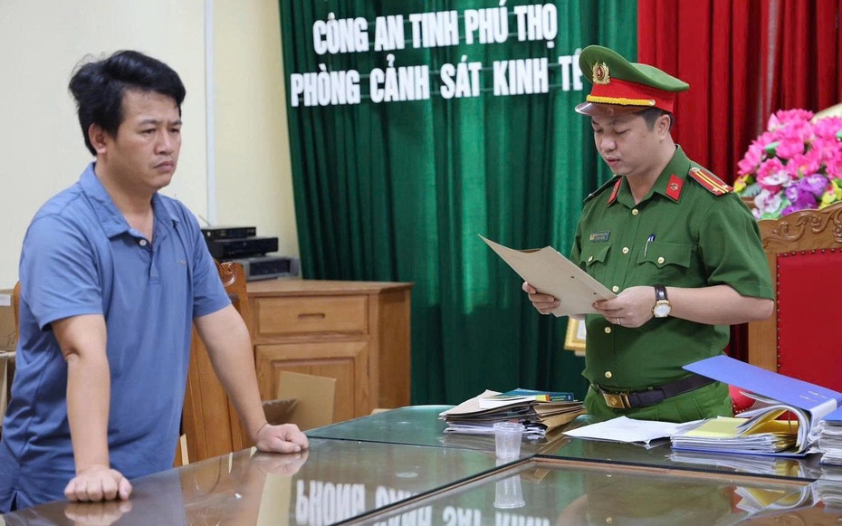 Bắt giam hai giám đốc sản xuất hàng triệu bình chữa cháy giả