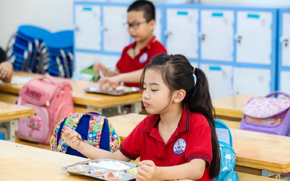 Bão đổ bộ Trung Quốc, Hà Nội cho các trường chủ động điều chỉnh kế hoạch dạy học