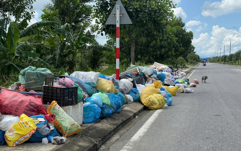 Đà Nẵng: Người dân bất an, lo ô nhiễm vì rác tập kết đầy đường