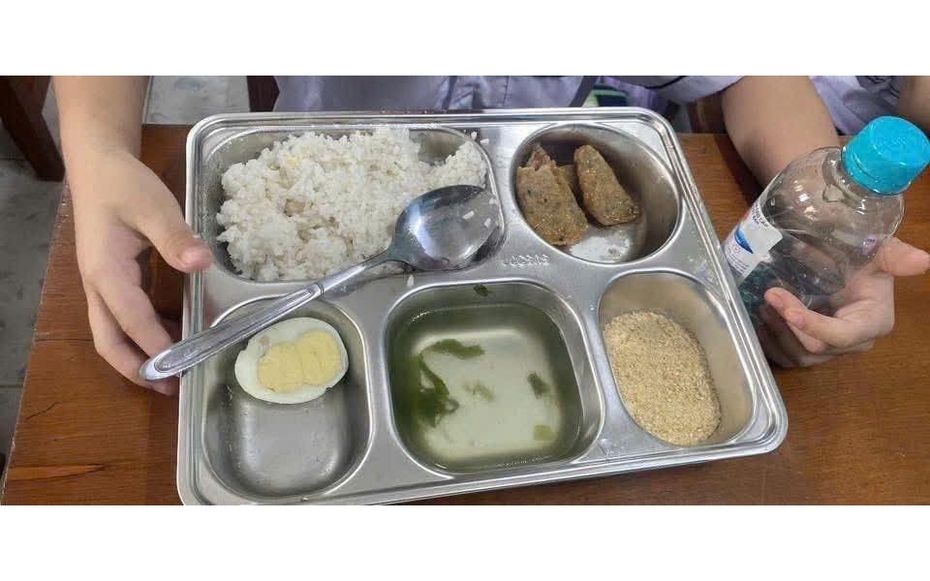 Bữa ăn 25.000 đồng gây xôn xao: Hiệu trưởng lên tiếng xin lỗi