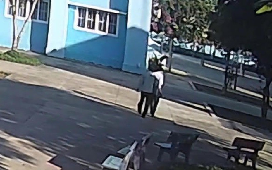Bộ GD&ĐT yêu cầu báo cáo vụ thầy giáo có hồ sơ "cá biệt" hành hung đồng nghiệp