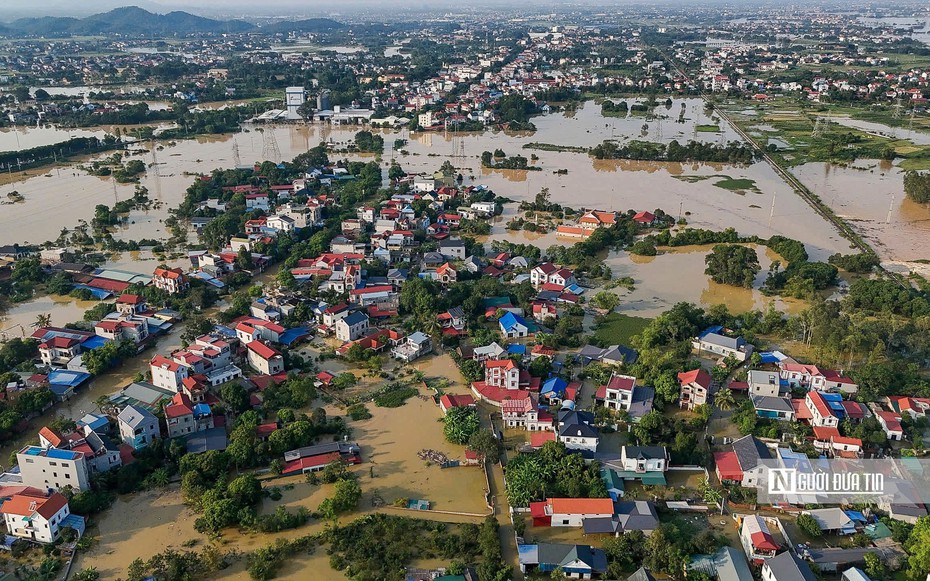 Hà Nội: Hàng nghìn căn nhà chìm trong "biển nước"