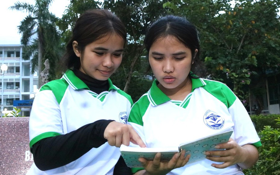 Nữ sinh vùng cao vượt nghịch cảnh, nuôi ước mơ trở về bản “gieo chữ”