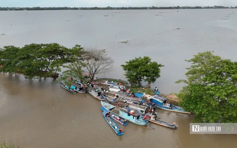 Lênh đênh cùng "lộc trời" mùa nước nổi