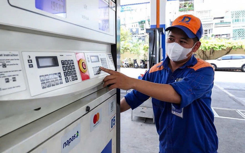 Giá xăng tăng trở lại